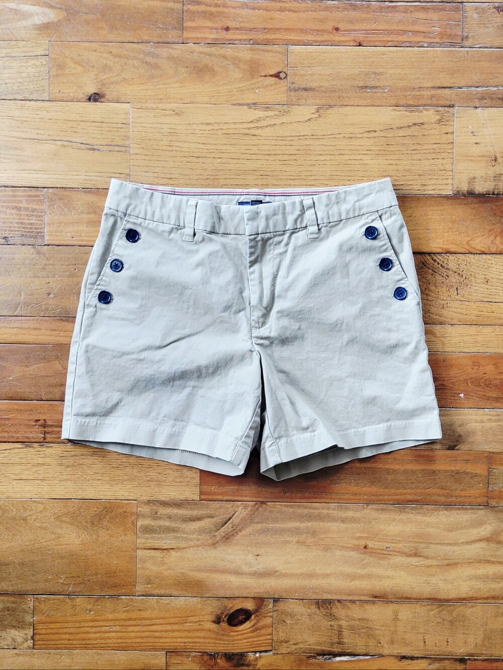 Tommy Hilfiger Women's Classic Khaki Button-Accent Chino Shorts